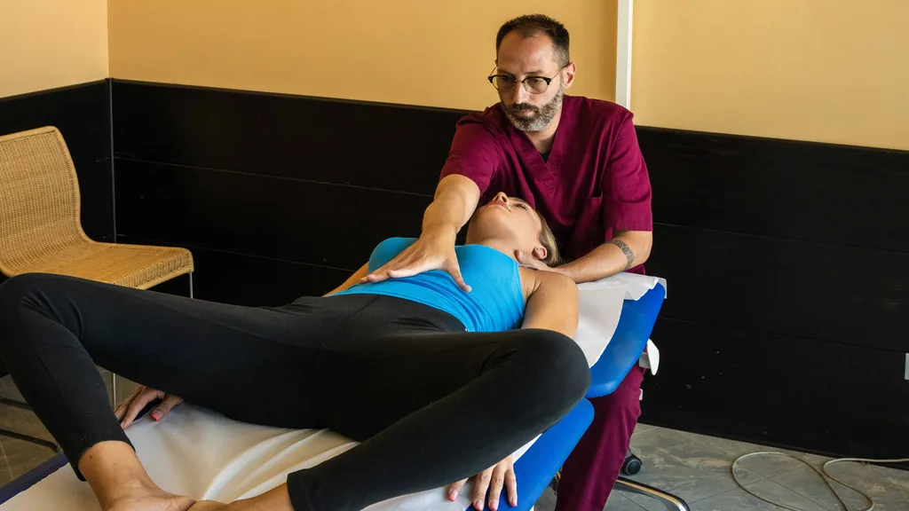 Massaggio terapeutico eseguito dal fisioterapista