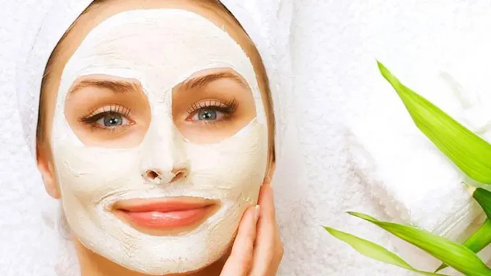 Peeling viso enzimatico con impacco idratante